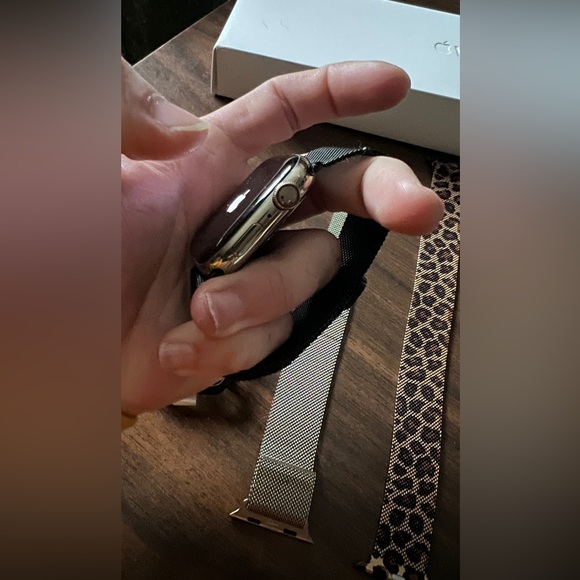 Apple Watch-6 Series 44MM Gold - Picture 10 of 13